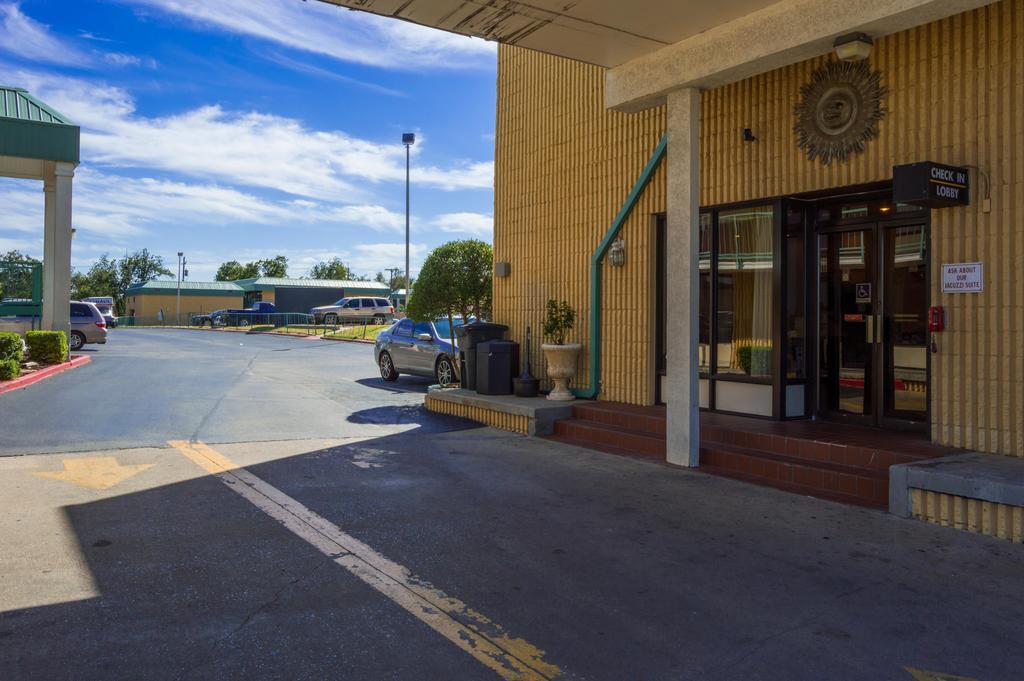 Quality Inn Lawton Buitenkant foto
