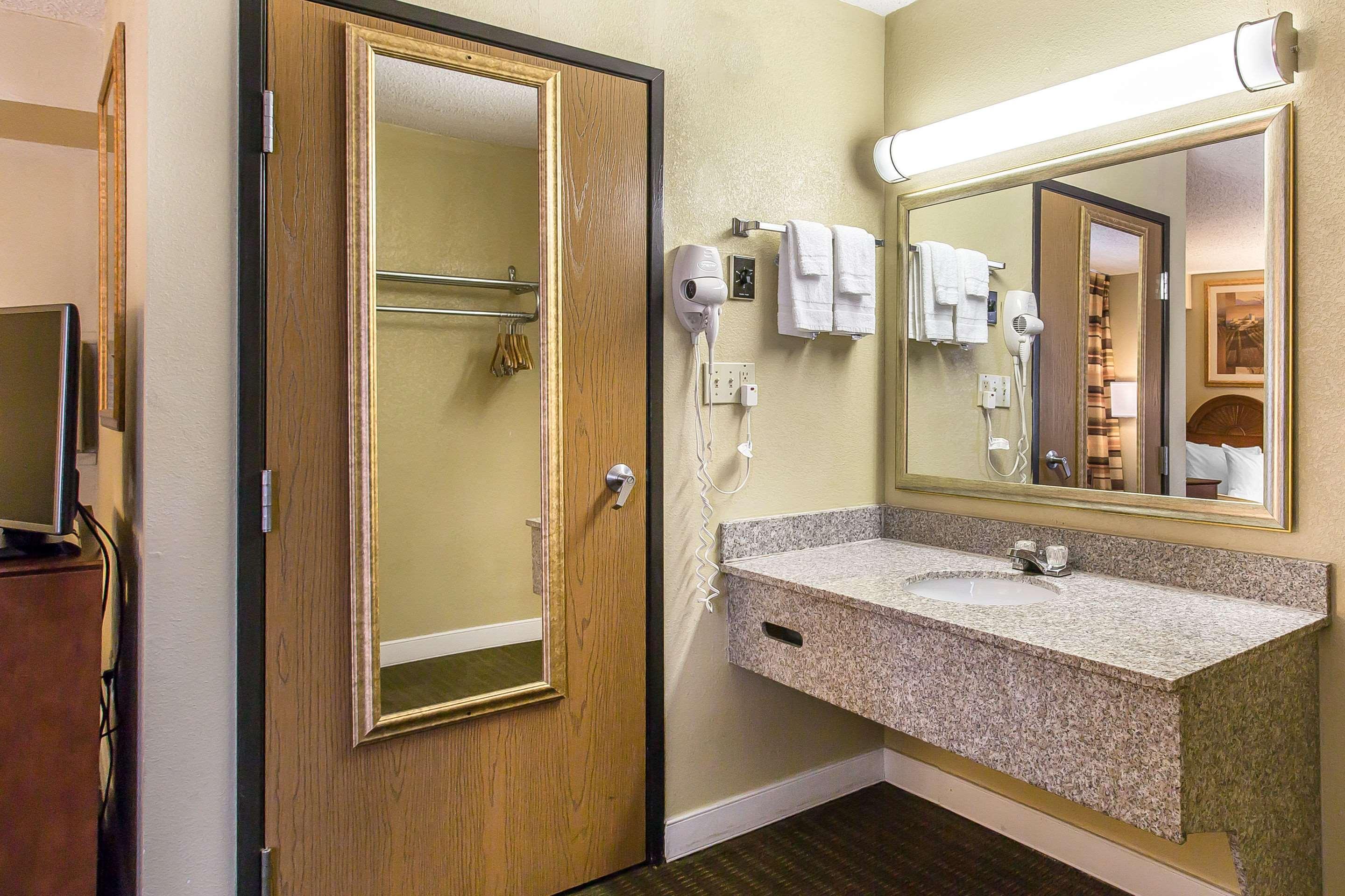 Quality Inn Lawton Buitenkant foto